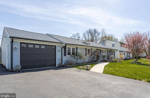 718 Chatham Rd, Fairless Hills, PA 19030-2414