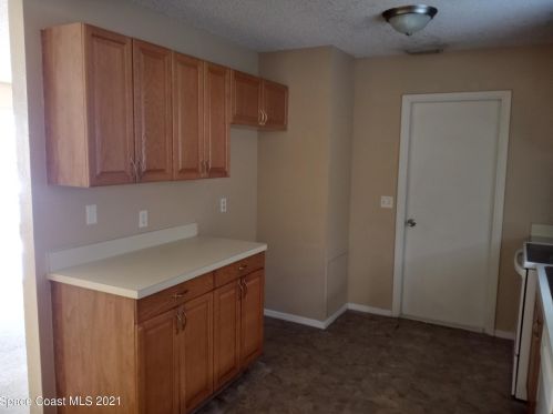 2571 Berkshire Blvd, Fort Pierce FL  34952-7315 exterior