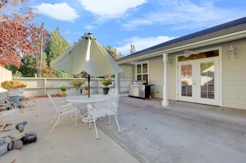 125 Scotia Pne Cir, Grass Valley CA  95945-5418 exterior