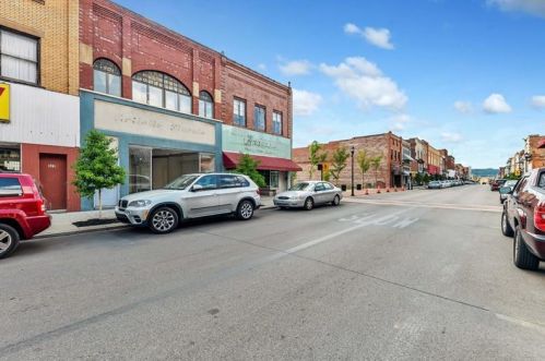 527 Merchant St, Ambridge, PA 15003-2463