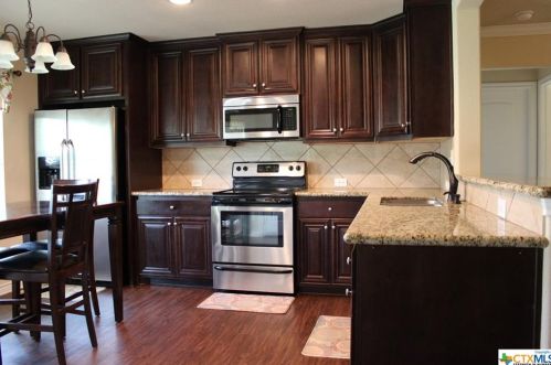 812 Buttercup Dr, Edna, TX 77957-3305