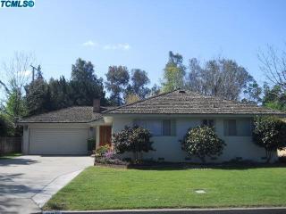 1121 Howard Ave, Visalia, CA 93277-4607