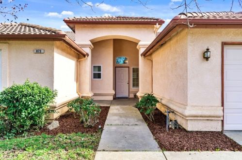 873 Royal Dr, Madera, CA 93637-2995