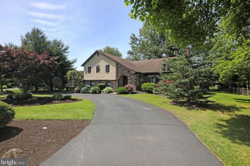 1404 Southwind Way, Dresher PA  19025-1026 exterior