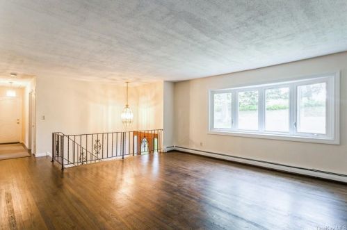 68 Wood St, Mahopac NY  10541-4904 exterior
