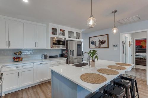 3731 Falls Dr, Dallas TX  75211-6124 exterior