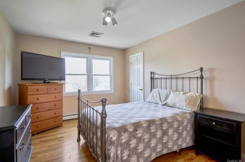 3339 Nutly Cir, Yorktown Hgts NY  10598-1206 exterior