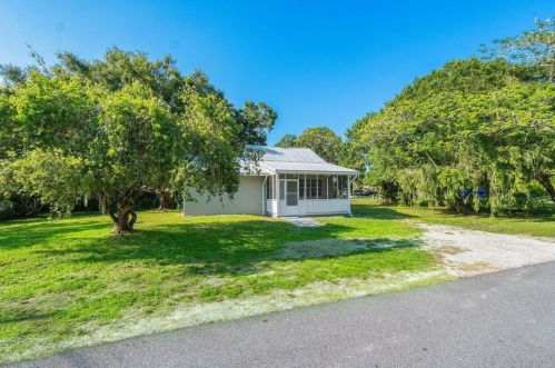 2708 Pineview Dr, Fort Pierce, FL 34981-6018