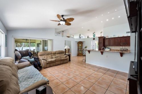 107 Hawthorne Cir, Fort Pierce FL 34953-3524 exterior