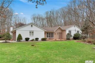 44 Bayberry Ln, Smithtown NY  11787-3925 exterior