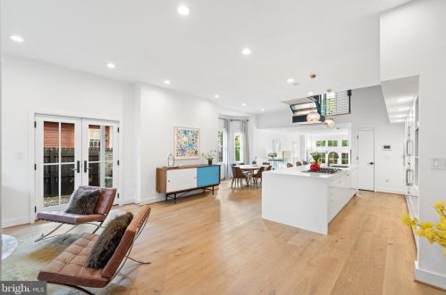 3417 R St, Washington, DC 20007-2324