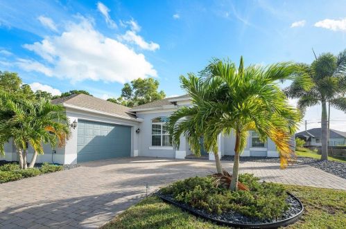 364 Saginaw Ave, Fort Pierce FL  34953-5988 exterior