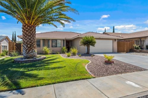 13719 Nassau Dr, Victorville, CA 92395-4818