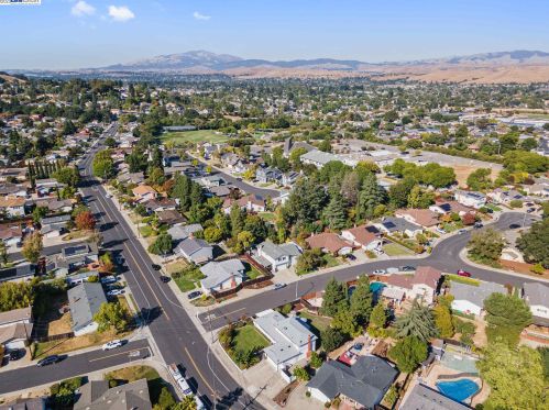 7793 Peppertree Rd, Pleasanton CA  94568-1348 exterior