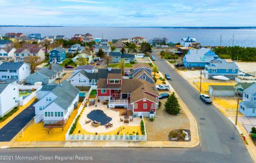 331 Sunset Dr, Pelican Island NJ  08751-2242 exterior