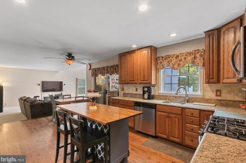 100 Brook Meadow Cir, Shrewsbury PA  17361-1236 exterior