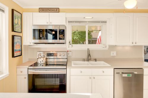 5810 Currant Ln, Greendale, WI 53129-2426