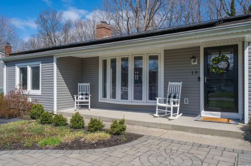 19 Heather Ln, Miller Place, NY 11764-2012