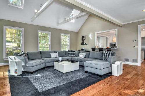 323 Smith Ridge Rd, New Canaan CT  06840-3625 exterior