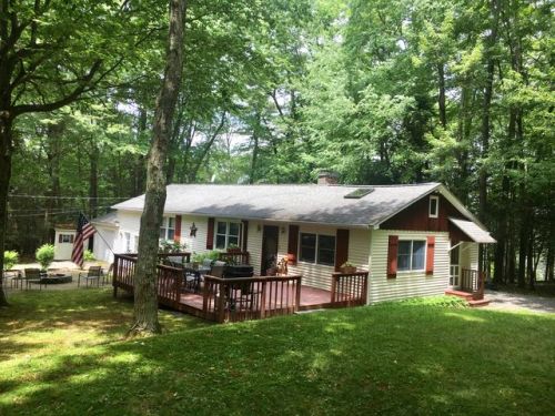 137 Lightning Way, Paupack, PA 18451-7751