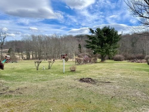 338 Pleasant Valley Rd, Connellsville PA  15425-6080 exterior