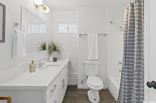 1470 12th St, Oakland CA 94607-2048 exterior