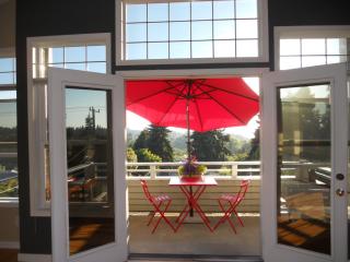 10750 3rd Ave, Seattle, WA 98177-4812