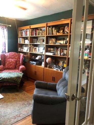 21 Linden Pl, Middletown NY  10940-4803 exterior