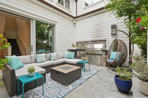 2691 Crestview Dr, Newport Beach CA  92663-5626 exterior