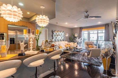 572 Caruso Ave, Glendale, CA 91210-1517