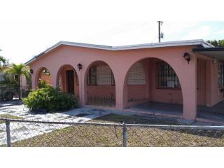 990 37th St, Hialeah, FL 33013-2825