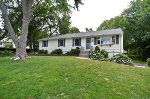 6 Benz St, Ansonia, CT 06401-2507
