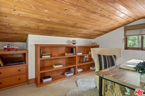 1719 Oak Dr, Topanga CA  90290-4025 exterior