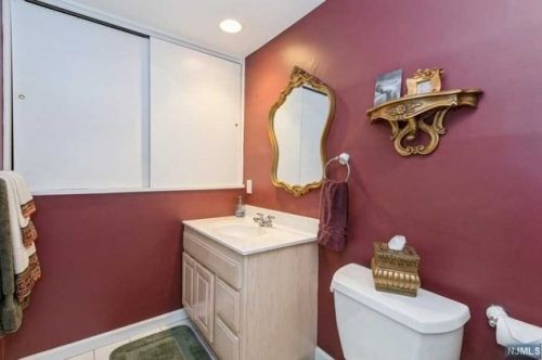 102 Pawnee Ave, Oakland NJ  07436-3724 exterior