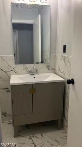 14 Ironwood Way, West Paterson NJ  07424-2019 exterior