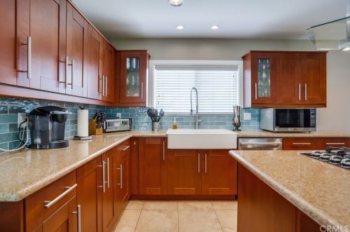 3753 Snowden Ave, Long Beach CA  90808-2226 exterior