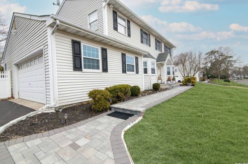 121 Stethem Dr, South Setauket NY  11720-4083 exterior