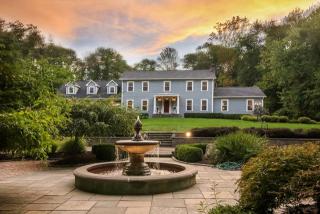 10 Monitor Hill Rd, Newtown, CT 06470-2243