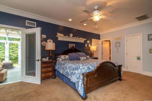 182 Miller Place Rd, Miller Place NY  11764-2804 exterior