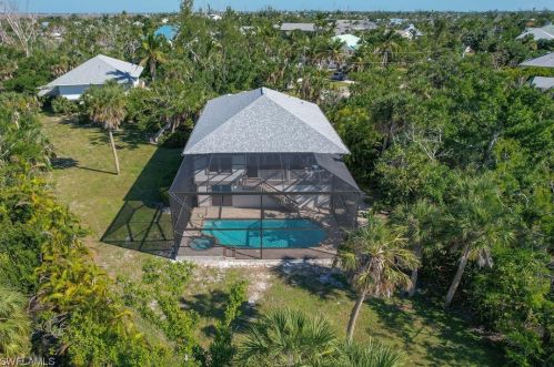 2130 Sunset Cir, Sanibel, FL 33957-4019