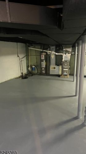 14 Ironwood Way, West Paterson NJ  07424-2019 exterior