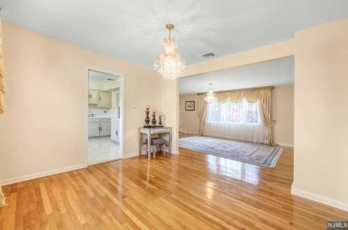 335 Charles St, N Milford NJ  07646-1801 exterior