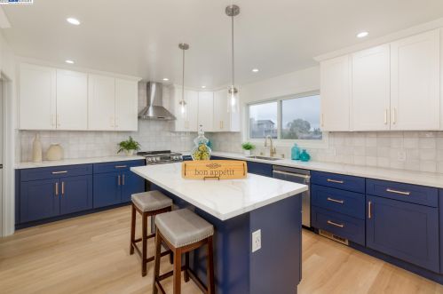 16609 Winding Blvd, San Leandro CA  94578-1248 exterior