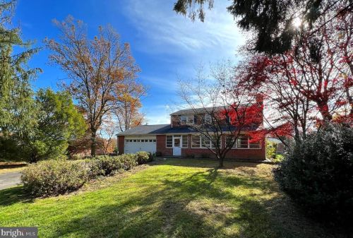 302 Winterhaven Dr, Wilmington, DE 19803-3551