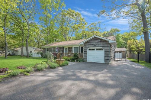 230 Pipe Stave Hollow Rd, Mount Sinai, NY 11766-2413