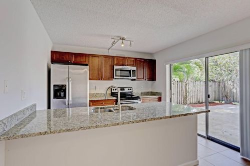 8017 80th Way, West Palm Beach, FL 33407-6781
