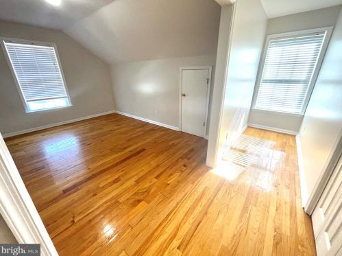 32 Pin Oak Dr, Dover DE  19904-2373 exterior