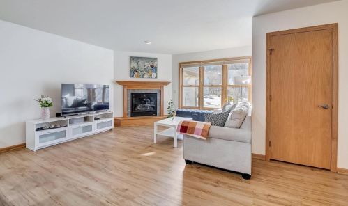 623 Samuel Dr, Madison, WI 53717-2108