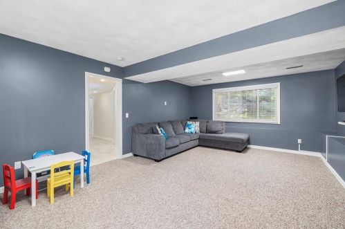 86 Hilltop Dr, Providence RI  02919-3013 exterior