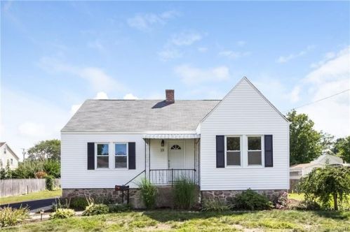 18 Homestead Ave, Plainville, CT 06062-2812